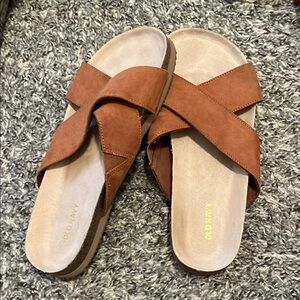 Old Navy camel cross-strap sandals